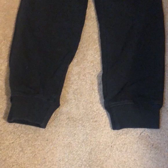 2 pairs of boy pants. Chaps khaki black size 7. Hanna Andersson sweatpants 120 - Picture 7 of 10